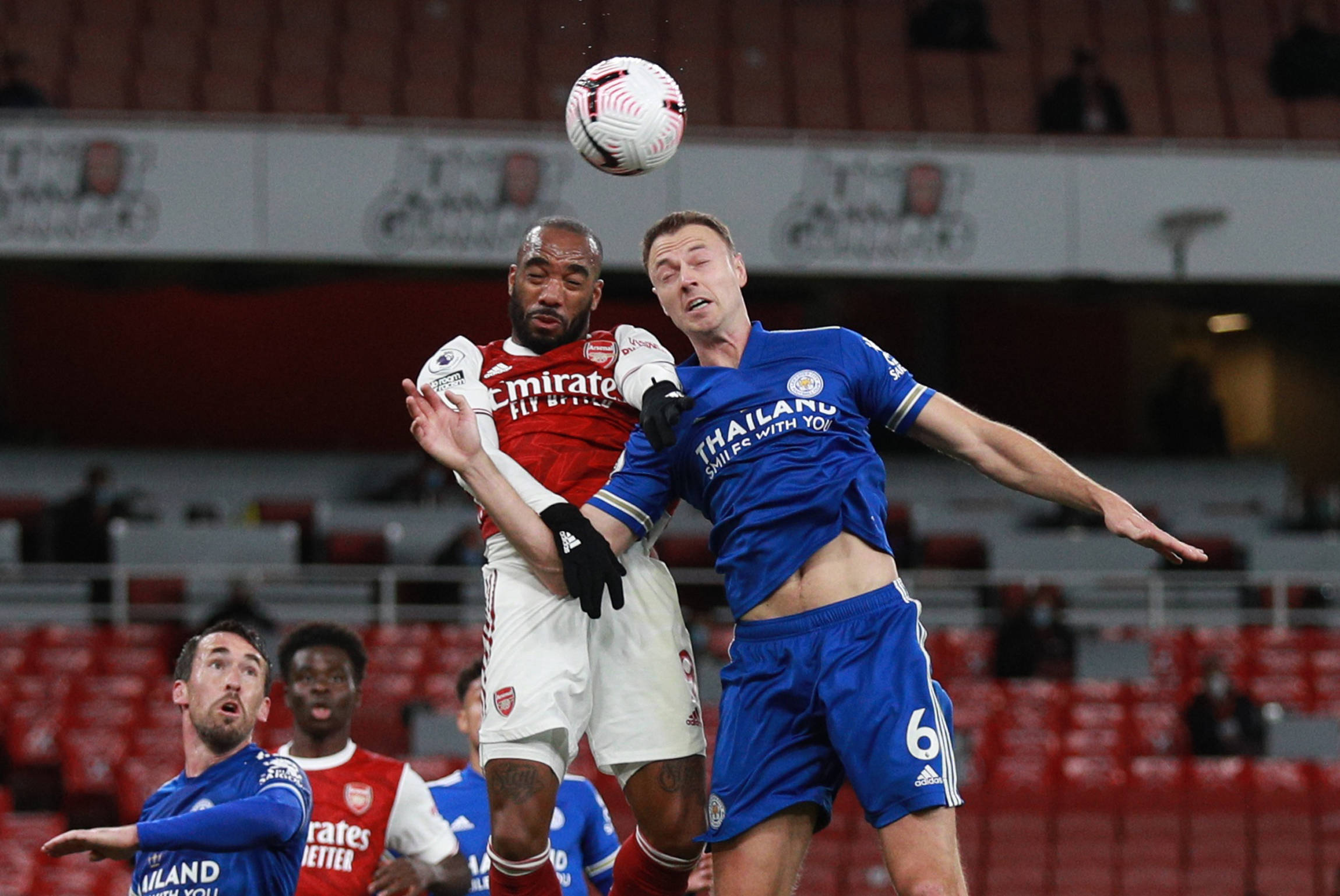 多特前锋阿莱因伤缺席季前训练，但被发现正在法国与妻子度假.